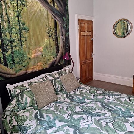 Walsden Todmorden Bed & Breakfast - The Toothless Mog المظهر الخارجي الصورة