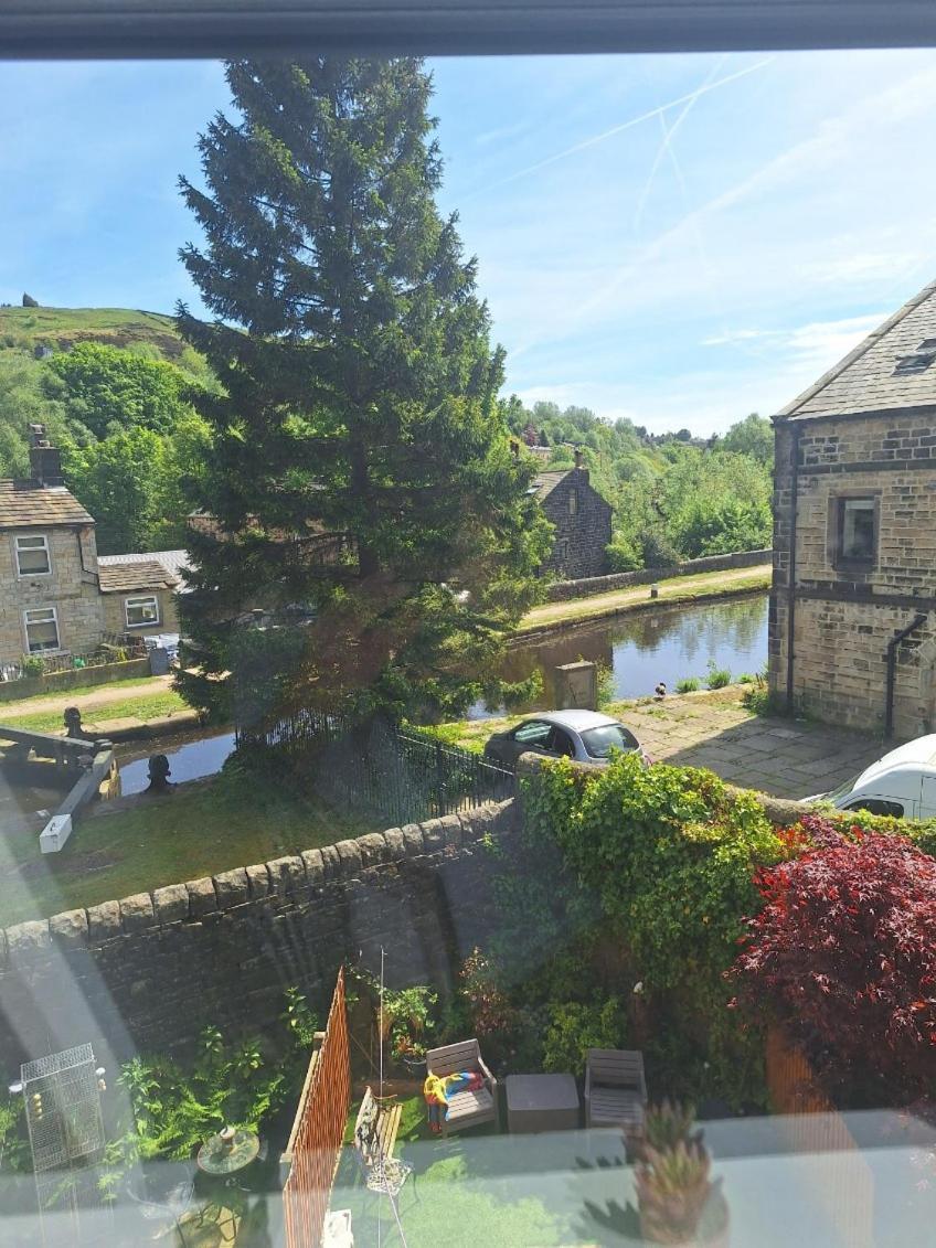 Walsden Todmorden Bed & Breakfast - The Toothless Mog المظهر الخارجي الصورة
