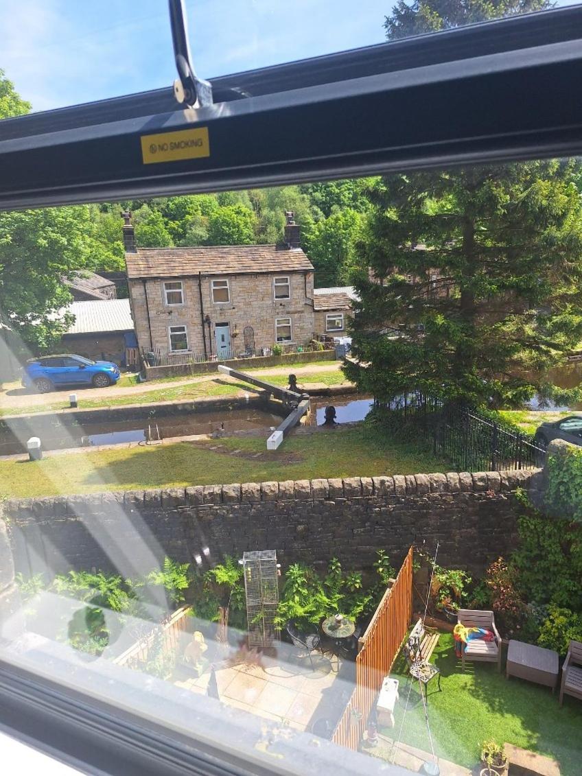 Walsden Todmorden Bed & Breakfast - The Toothless Mog المظهر الخارجي الصورة
