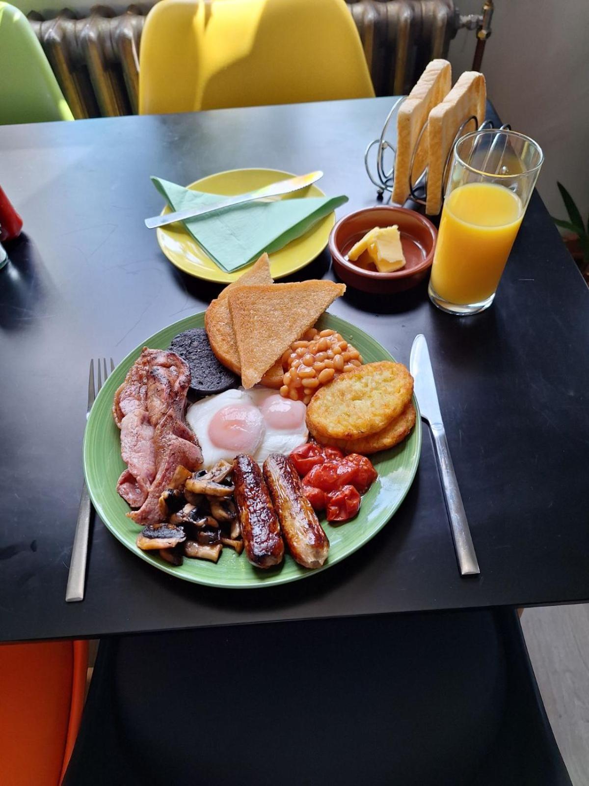 Walsden Todmorden Bed & Breakfast - The Toothless Mog المظهر الخارجي الصورة
