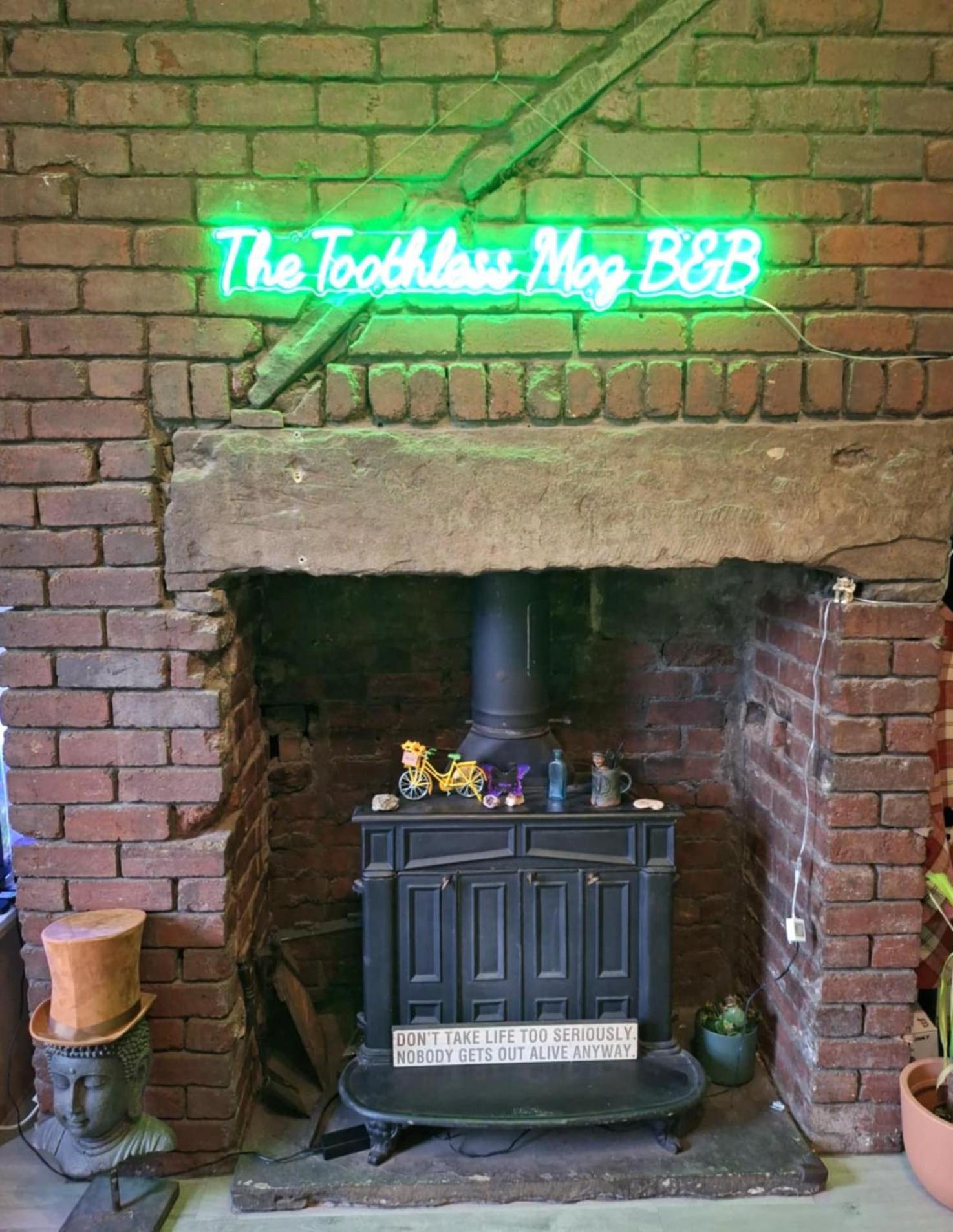 Walsden Todmorden Bed & Breakfast - The Toothless Mog المظهر الخارجي الصورة